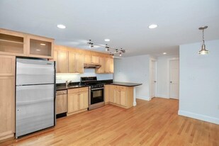 8 Allen St, Unit 1 in Cambridge, MA - Building Photo