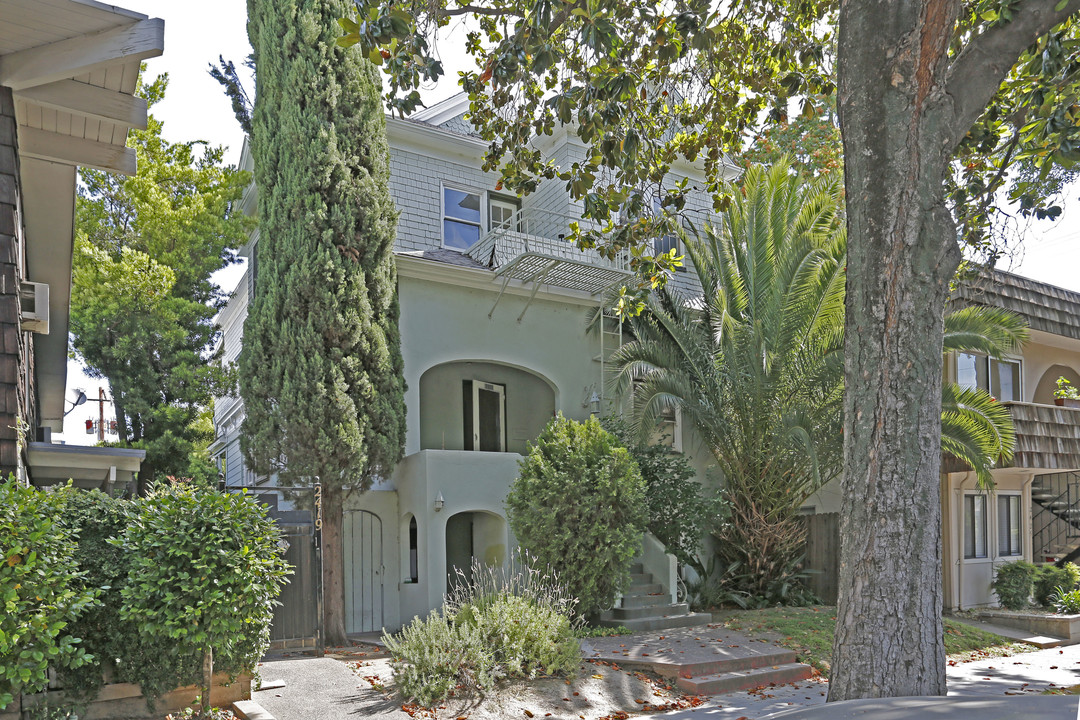 2423 L St in Sacramento, CA - Building Photo