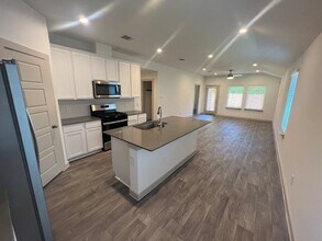 12916 Wempe Wy in Houston, TX - Building Photo - Building Photo