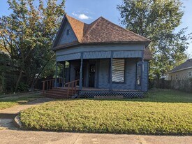 1022 W Morgan St in Denison, TX - Building Photo