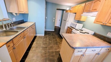8 Bards Ln in Fletcher, NC - Foto de edificio - Building Photo