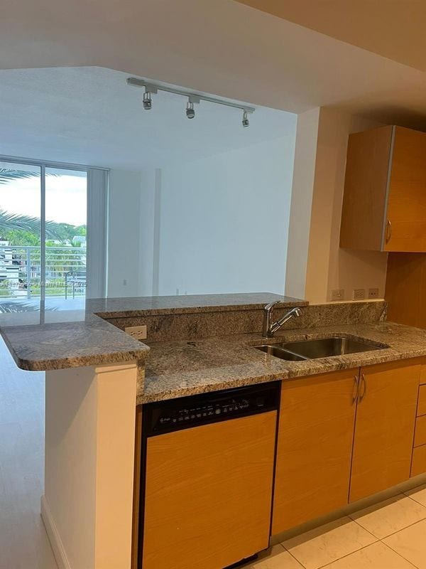 2775 NE 187th St in Aventura, FL - Building Photo - Building Photo