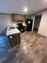 725 SW Craven Middle School Rd in New Bern, NC - Foto de edificio - Building Photo