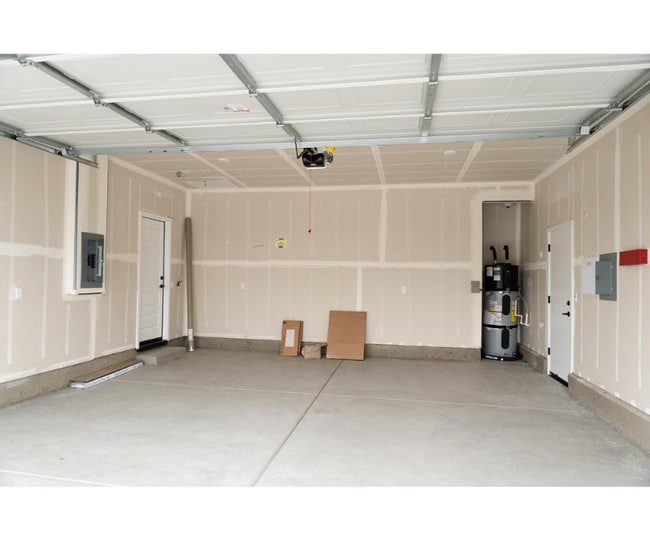 5348 Liberty Ship Wy in Sacramento, CA - Foto de edificio - Building Photo