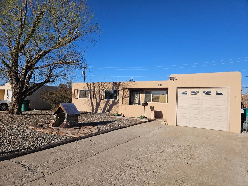 3513 Sierra Vista Dr in Farmington, NM - Building Photo