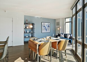 370 N Jefferson St in Chicago, IL - Building Photo - Building Photo