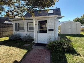 10 Hiddink St in Sayville, NY - Building Photo - Building Photo