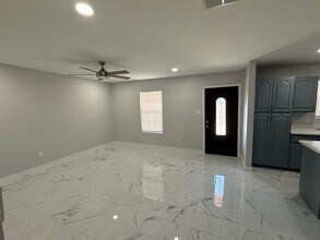 2210 Blaine St in Laredo, TX - Building Photo - Building Photo