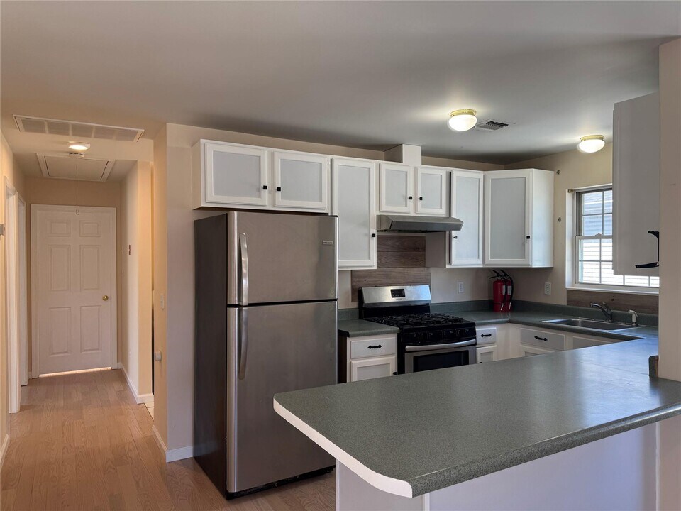 16 Blanchard St in Middletown, NY - Building Photo