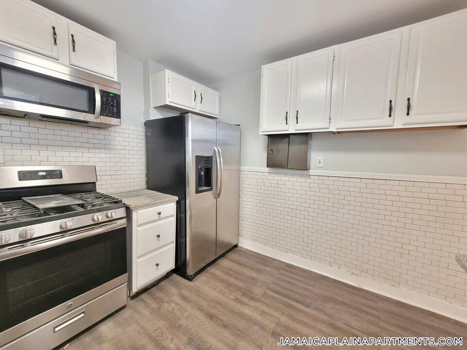 17 Wachusett St in Boston, MA - Building Photo