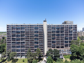 Somerset Apartments in Toronto, ON - Building Photo - Building Photo