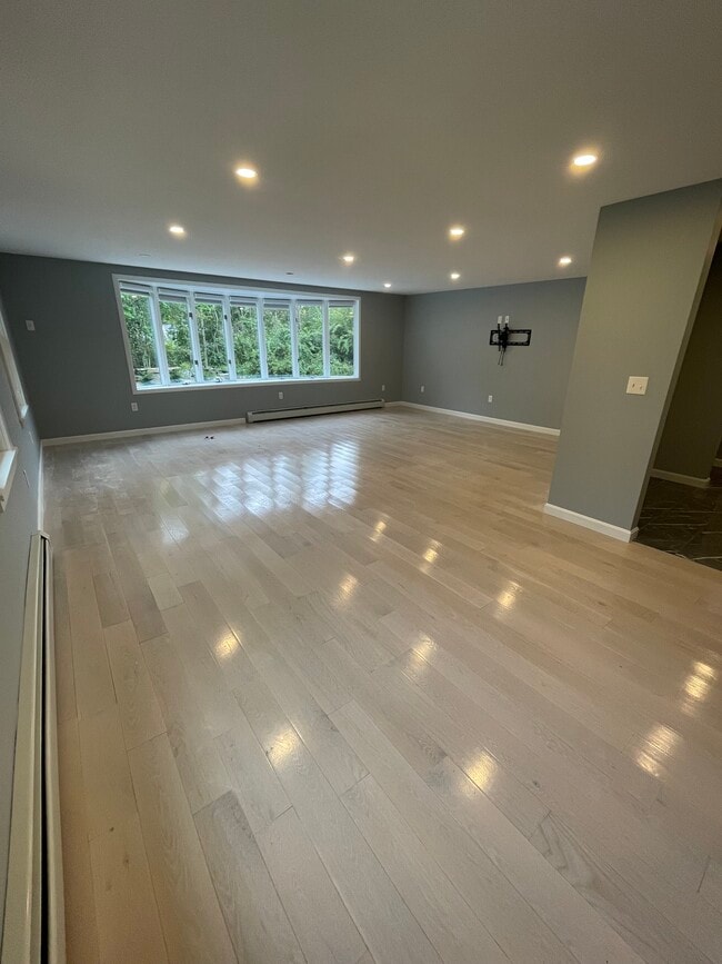 1 Sahin Way in York, ME - Foto de edificio - Building Photo