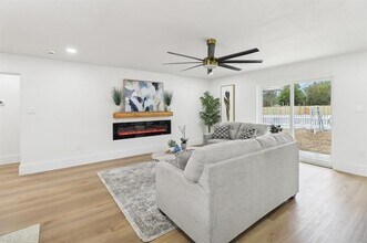 6665 Santa Anita Dr in Dallas, TX - Building Photo - Building Photo