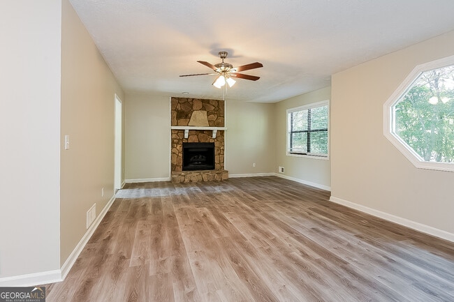 8050 Sumit Wood Dr NW in Kennesaw, GA - Building Photo - Building Photo