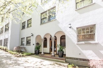 San Carlos Apartments in Portland, OR - Building Photo - Interior Photo