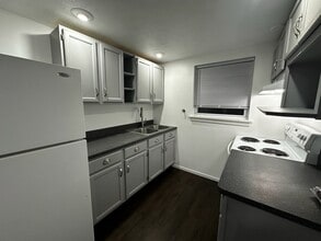 13993 US-19, Unit Apt 5 in Waterford, PA - Building Photo - Building Photo