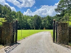 815 E Hembree Crossing in Roswell, GA - Building Photo - Building Photo