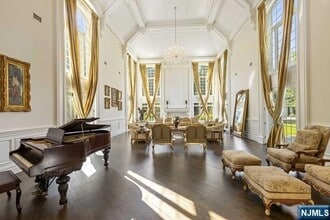 51 Chestnut Ridge Rd in Saddle River, NJ - Building Photo - Building Photo