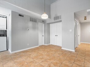 7165 Fair Oaks Ave, Unit 51 in Dallas, TX - Building Photo - Building Photo