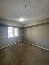 5804-5804 Mullen Pl NW in Edmonton, AB - Building Photo - Building Photo
