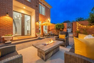 983 S Post Oak Ln in Houston, TX - Building Photo