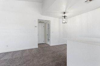 5121 S Lindell Rd in Las Vegas, NV - Building Photo - Building Photo