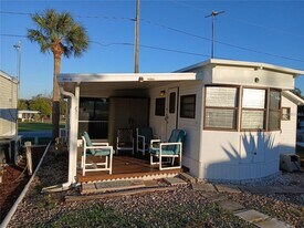 38026 Bluebird Cir in Leesburg, FL - Building Photo