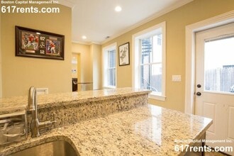 8 Gates St, Unit 1 in Boston, MA - Building Photo - Building Photo