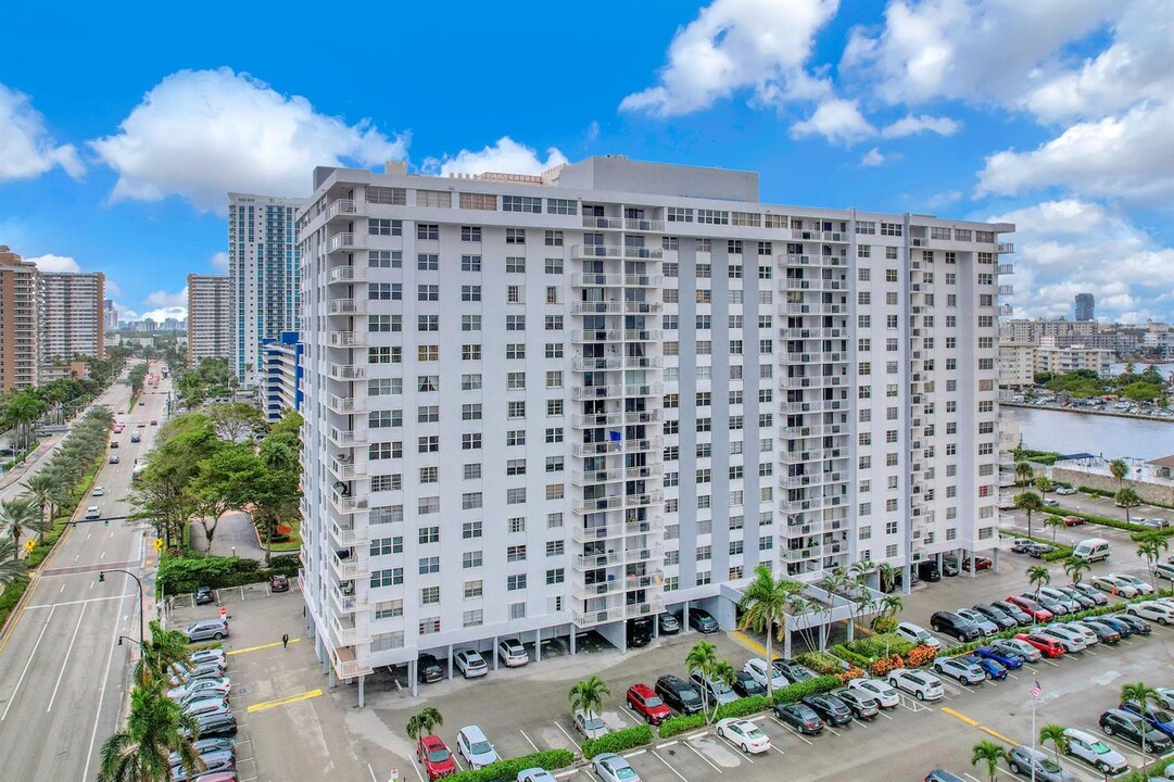 1849 S Ocean Dr, Unit 1849 in Hallandale Beach, FL - Building Photo