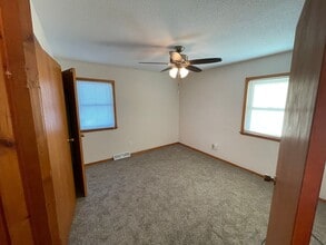 308 S Main St in Humboldt, SD - Foto de edificio - Building Photo