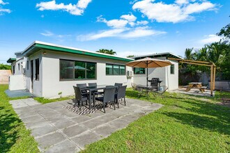 11534 NE 13th Ave in Miami, FL - Foto de edificio - Building Photo