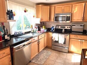12 Cozy St in Watertown, MA - Building Photo - Building Photo
