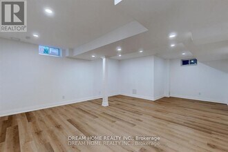 16 Bond Lake Park St in Richmond Hill, ON - Building Photo - Building Photo