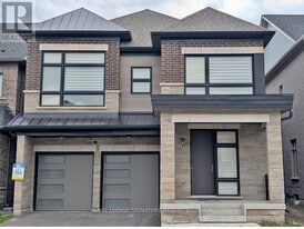 2420 Edward Leaver Trl in Oakville, ON - Building Photo
