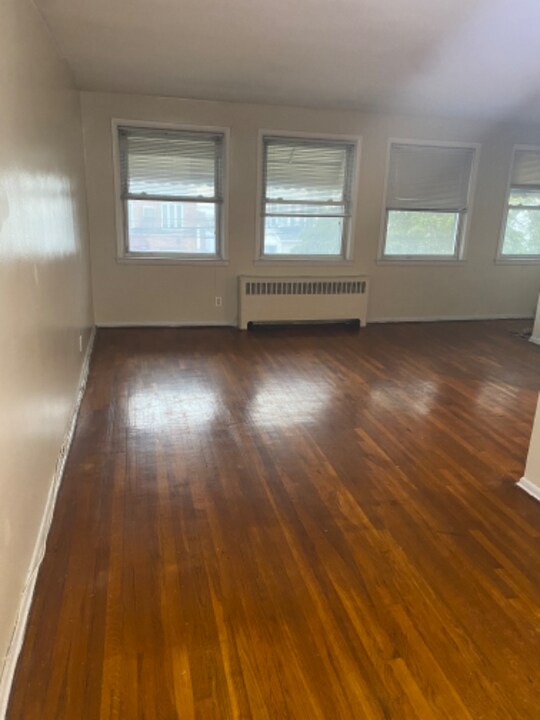 9022 70th Dr in Forest Hills, NY - Building Photo