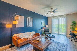 1275 E University Dr in Tempe, AZ - Building Photo