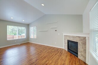 4919 148th Pl SE in Everett, WA - Building Photo - Building Photo