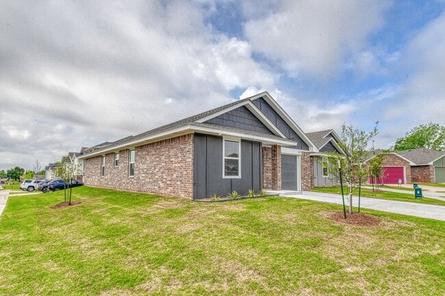 2724 Varenna Ct in Norman, OK - Building Photo - Building Photo