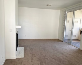 10884 Sabre Hill Dr in San Diego, CA - Building Photo - Building Photo