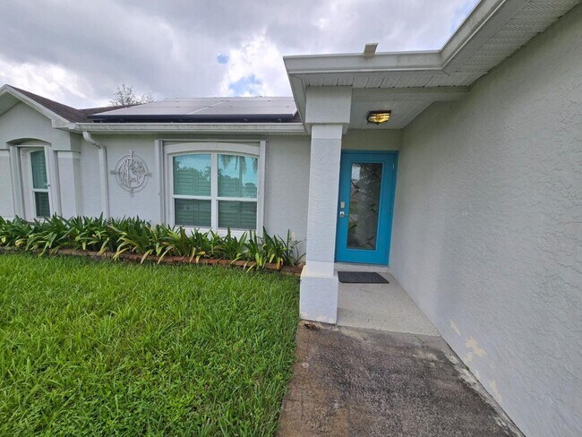 862 SW Carmelite St in Port St. Lucie, FL - Building Photo - Building Photo