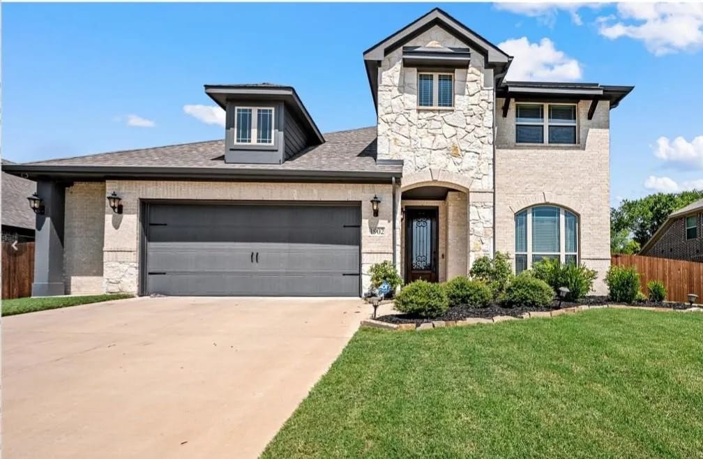 1902 Sunflower Dr in Glenn Heights, TX - Building Photo