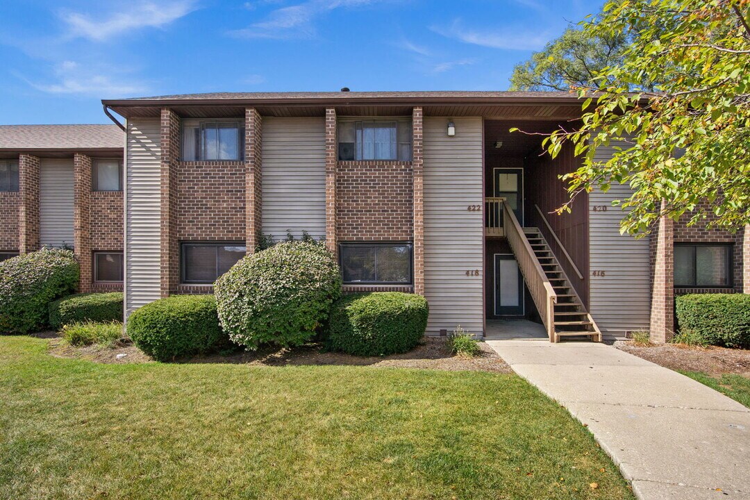 418 Heine Ave in Elgin, IL - Building Photo