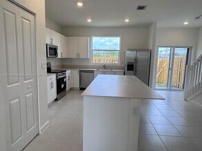 1182 Palm Dr in Homestead, FL - Building Photo - Building Photo