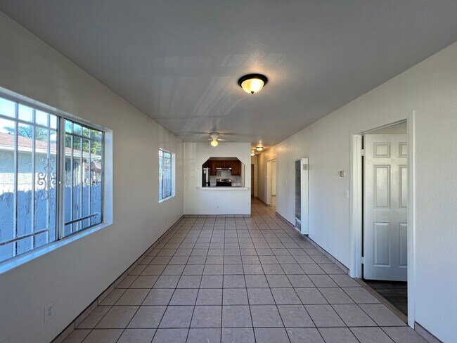 8416 1/2-8416 1/2 Graham Ave in Los Angeles, CA - Building Photo - Building Photo