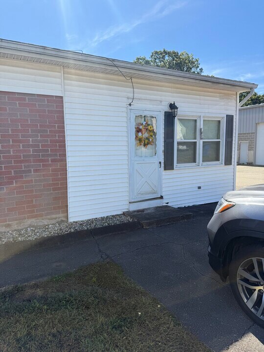 4 Laurel Rd in Rocky Hill, CT - Building Photo