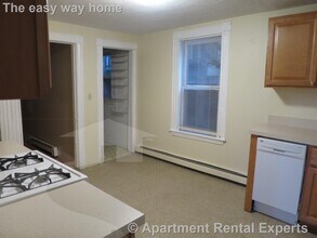 471 Medford St in Somerville, MA - Building Photo - Building Photo