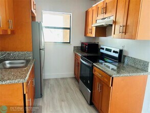 844 NW 3rd Ave-Unit -B in Fort Lauderdale, FL - Foto de edificio - Building Photo