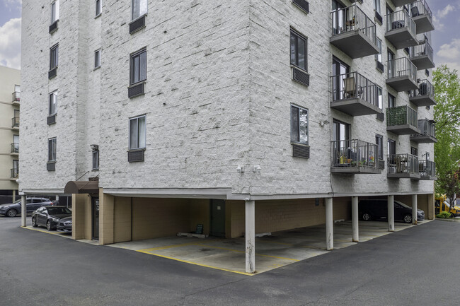 Park Lane Condominium in Hackensack, NJ - Building Photo - Building Photo