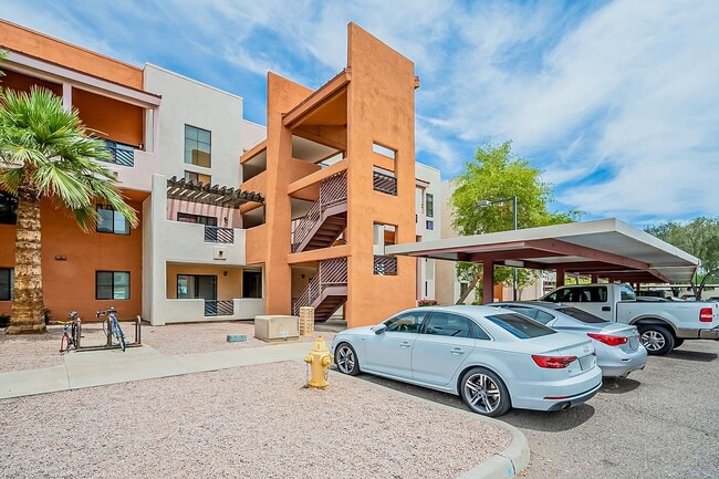 property at 1005 E 8th St