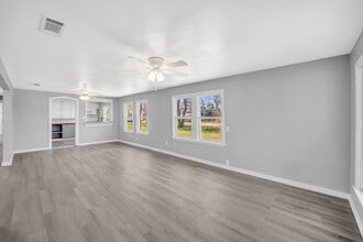 4255 State Highway 323 W in Henderson, TX - Building Photo - Building Photo